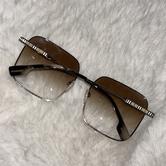 Burberry sunglasses - Picture 1 of 4
